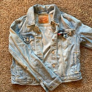 Levi’s lightweight denim jacket